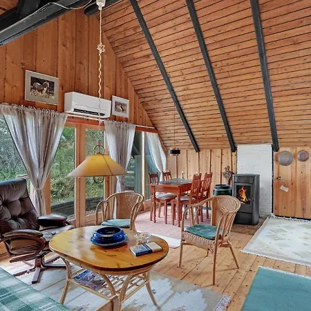 2 Bedroom Beautiful In Ferienhaus *