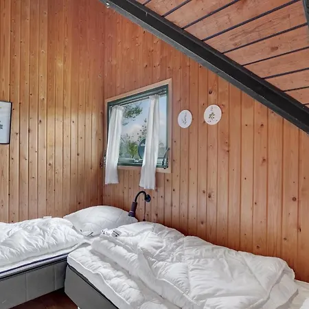 2 Bedroom Beautiful In Ferienhaus *